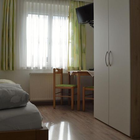 Strebersdorf Fruehstueckspension Sterr מראה חיצוני תמונה