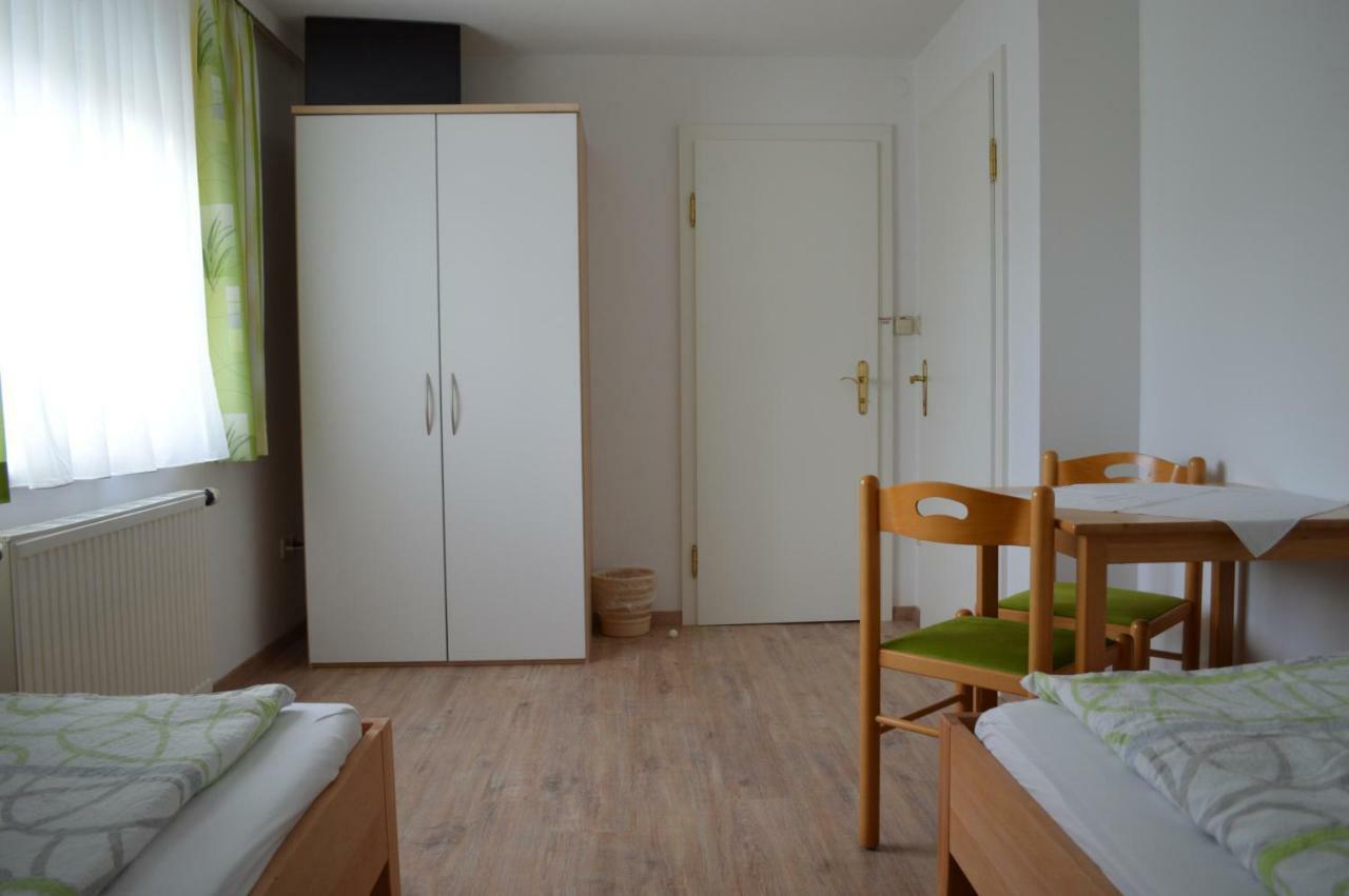 Strebersdorf Fruehstueckspension Sterr מראה חיצוני תמונה
