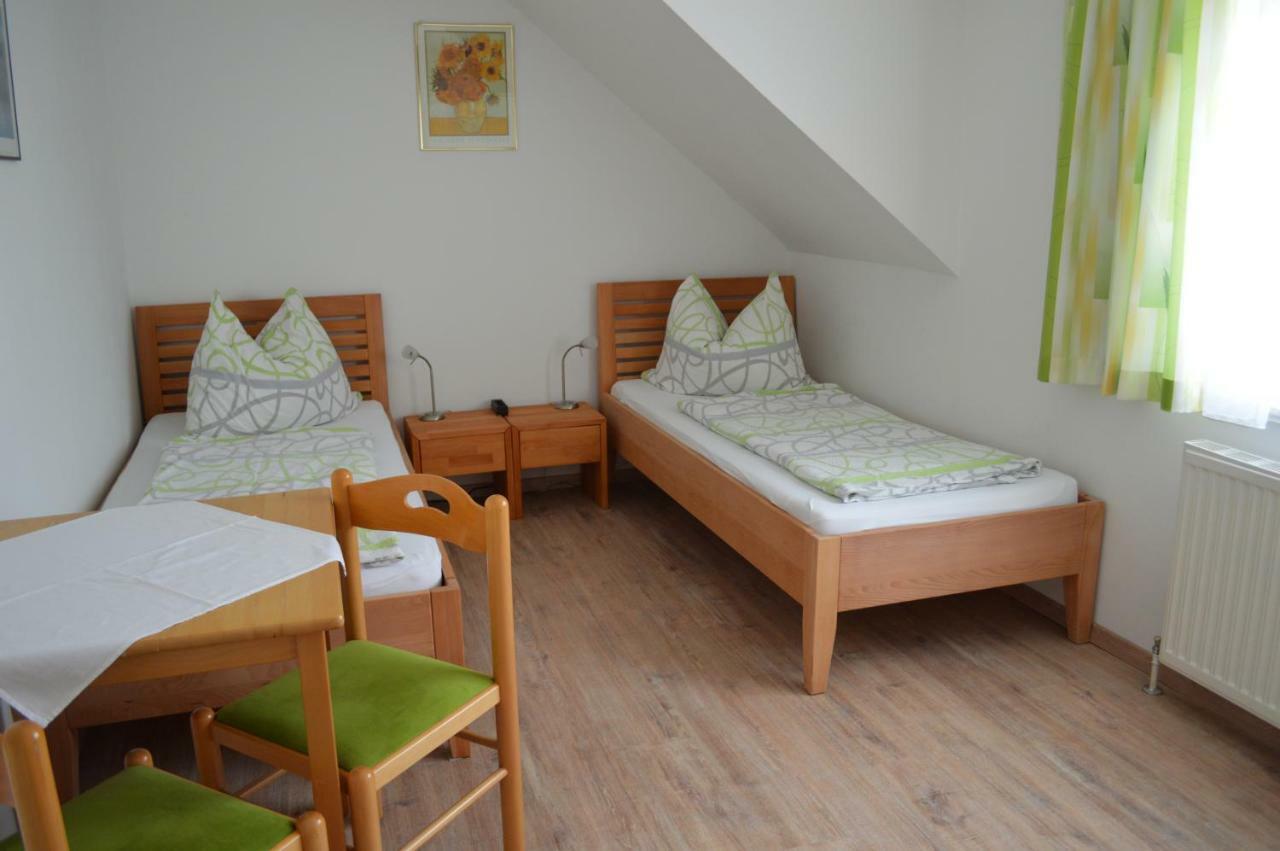 Strebersdorf Fruehstueckspension Sterr מראה חיצוני תמונה
